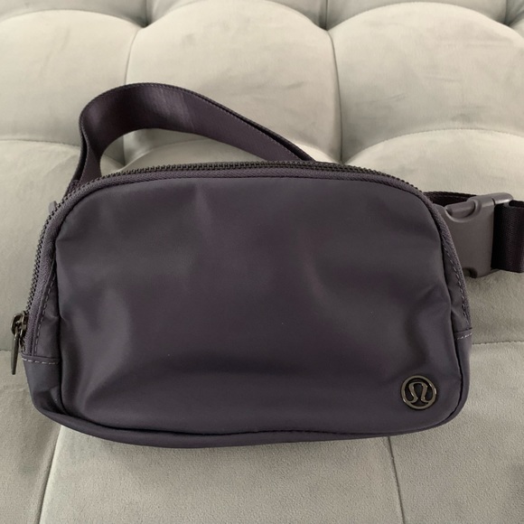 Lululemon Everywhere Belt Bag OG Rare Moonwalk Belt Bag - Picture 2 of 12
